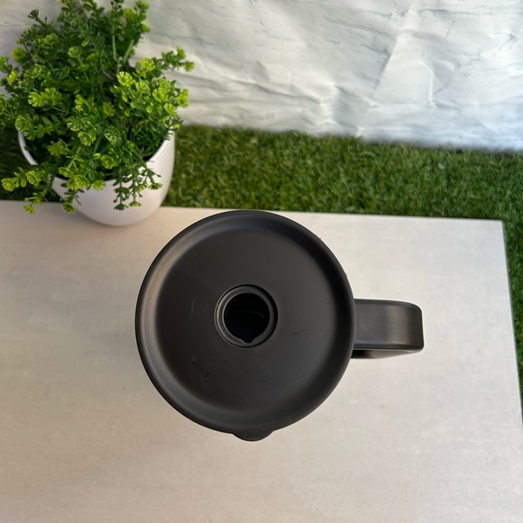 Hydro Flask
40 oz Travel Tumbler -
Black new ,flexible straw - Picture 11 of 16